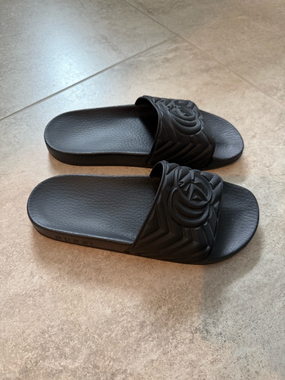 Authentic Gucci Matelasse Black Logo Slide Sandals - Women Size 38 / 7.5 - Picture 6 of 10